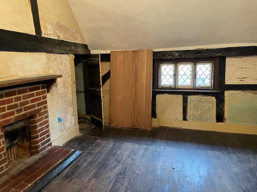 Lot: 14 - PERIOD COTTAGE WITH LAND FOR RENOVATION - 